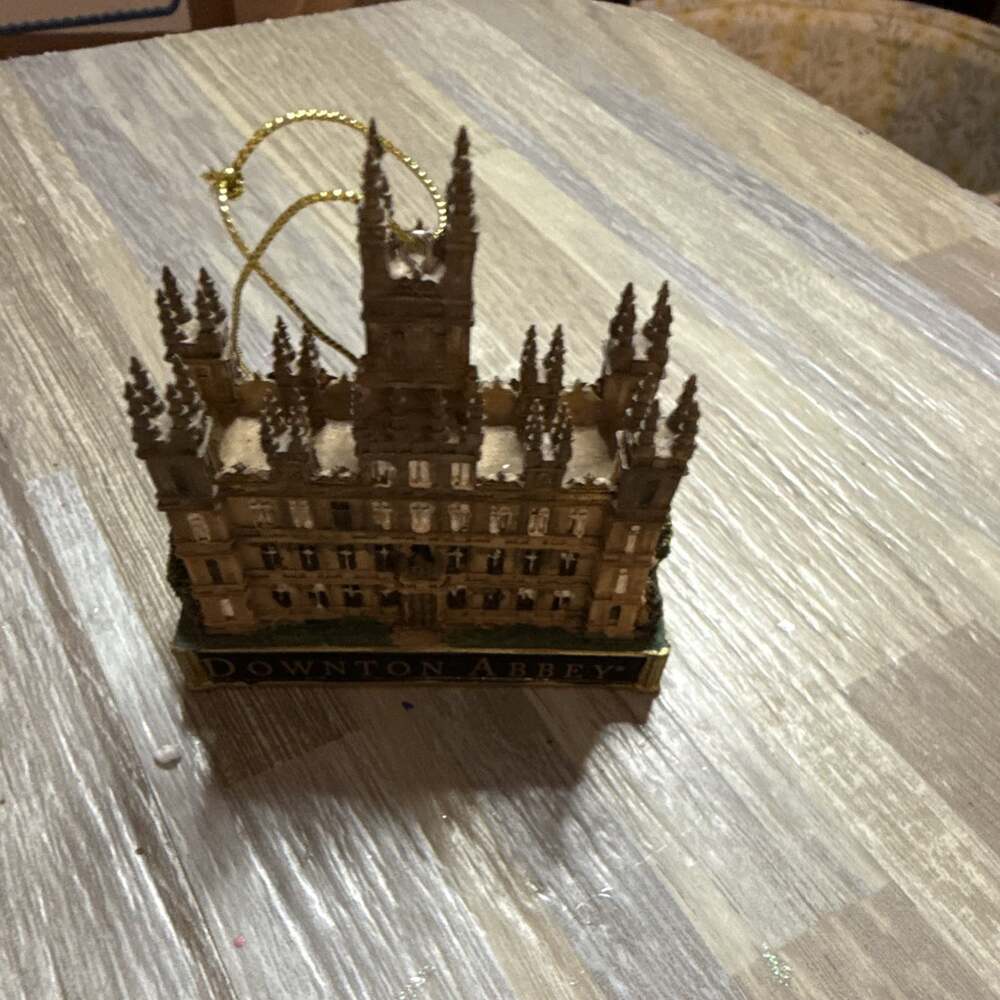 Kurt Adler Downton Abbey Building Christmas Ornament DA2132 2013 NEW